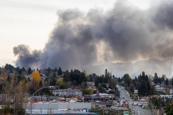 Black Smoke from Fire in the city. — Stock Photo, Image