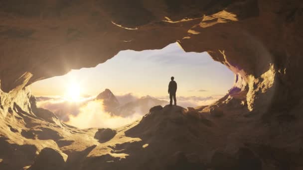Hombre aventurero excursionista de pie en una cueva con montañas rocosas — Vídeos de Stock