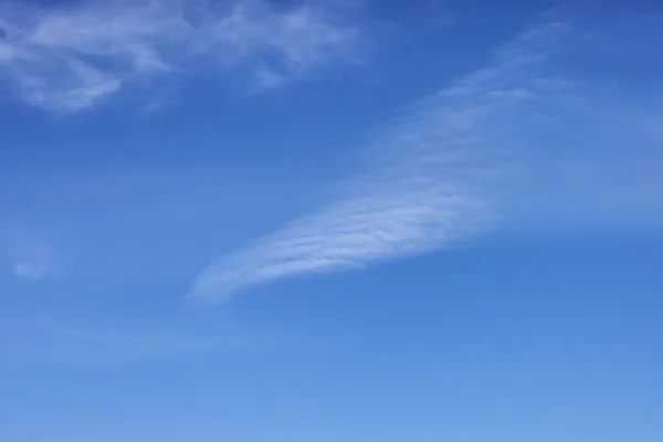 Вид на облачность в пасмурный солнечный день — стоковое фото