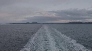 Pasifik Okyanusunun batı kıyısındaki Körfez Adaları.
