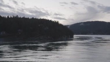 Pasifik Okyanusunun batı kıyısındaki Körfez Adaları.