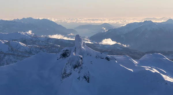 Widok z samolotu słynnego Mountain Peak, Black Tusk — Zdjęcie stockowe