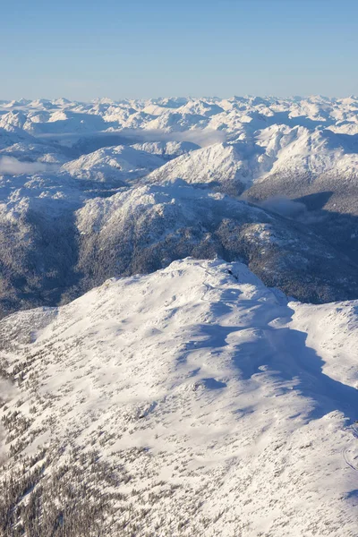 Luchtzicht vanuit een vliegtuig van Whistler Mountain — Stockfoto