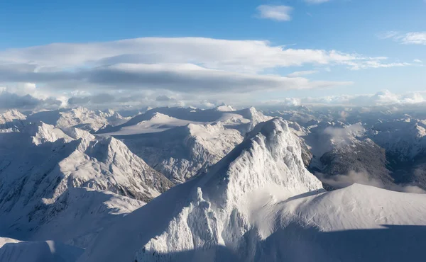 Aerial Panoramic View of Canadian Mountain covered in snow. — Foto Stock