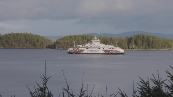 BC Ferries Boot die de Terminal in Swartz Bay verlaten — Stockvideo