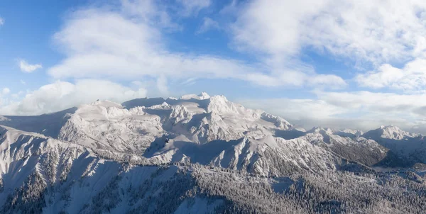 Aerial Panoramic View of Canadian Mountain covered in snow. — Stockfoto