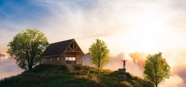 A-frame Cabine casa no topo de uma montanha com bela vista. Aventura Mulher de pé. — Fotografia de Stock