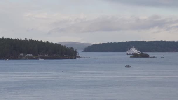 BC Ferries Boot verlässt den Terminal in Swartz Bay — Stockvideo