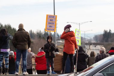Anayolda Özgürlük Yürüyüşünü Destekleyen İnsanlar ve Kamyon Şoförlerinin Aşı Emrine Karşı Protesto