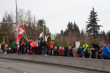 Anayolda Özgürlük Yürüyüşünü Destekleyen İnsanlar ve Kamyon Şoförlerinin Aşı Emrine Karşı Protesto