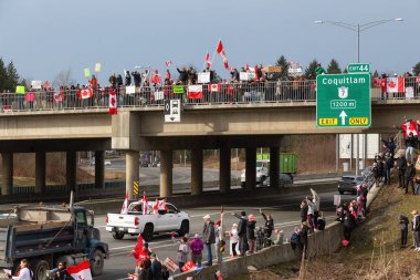 Anayolda Özgürlük Yürüyüşünü Destekleyen İnsanlar ve Kamyon Şoförlerinin Aşı Emrine Karşı Protesto