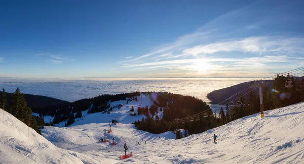 Grouse Dağı Tepesi Kayak Merkezi Panoramik Görünümü