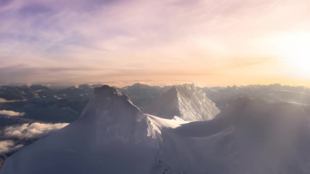 Cinemagraph Loop Animation. Αεροφωτογραφία του καναδικού βουνού καλυμμένη με χιόνι. — Αρχείο Βίντεο