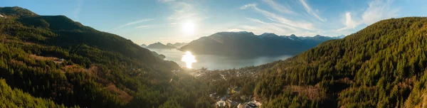 Vista panorâmica aérea da praia de Britannia durante a noite de inverno antes do pôr do sol — Fotografia de Stock