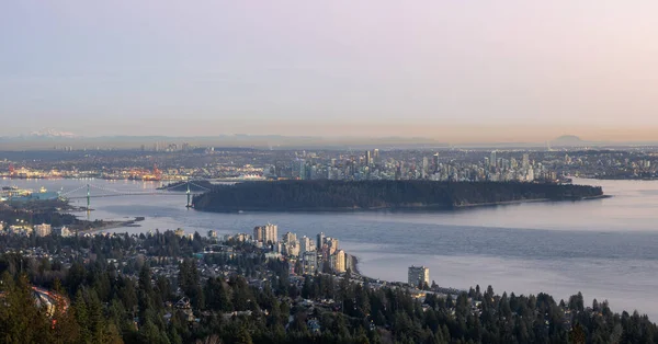 Vue panoramique du paysage urbain du centre-ville de Vancouver, parc Stanley, pont Lions Gate — Photo