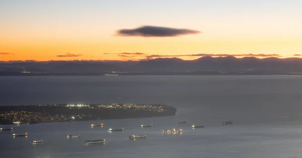 Burrard Inlet Buques Cisterna Ubc Estrecho Georgia Con Isla Fondo — Foto de Stock