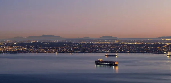 Panoramisch uitzicht op Burrard Inlaat en Stadsgezicht. — Stockfoto