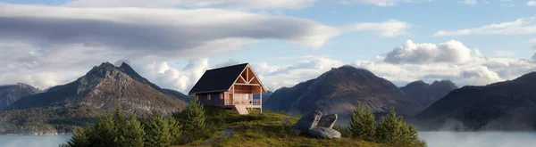 A-frame Cabaña casa en la costa del océano. — Foto de Stock