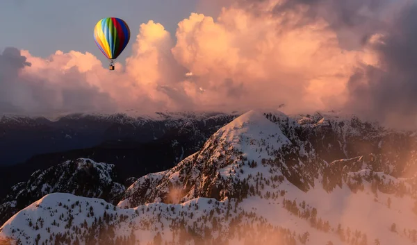 Dramatic Mountain Landscape covered in clouds and Hot Air Balloon Flying. — Stock Photo, Image
