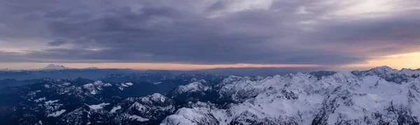 Kanada Rocky Dağı 'nın Hava Panoramik Manzarası. — Stok fotoğraf