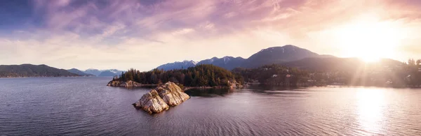 Aerial Panoramic View of Rocky Island on the Pacific Ocean West Coast. — Stock Photo, Image