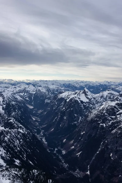 Luftaufnahme der kanadischen Rocky Mountain Landschaft. — Stockfoto