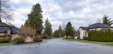 Fraser Heights, Surrey, Vancouver, BC, Kanada. Mahallede sokak manzarası