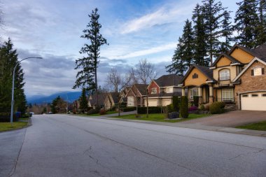 Fraser Heights, Surrey, Büyük Vancouver, BC, Kanada. Mahallede sokak manzarası