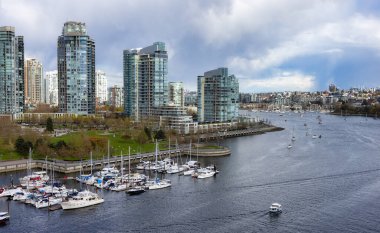 Vancouver şehir merkezinin havadan görüntüsü False Creek, British Columbia, Kanada