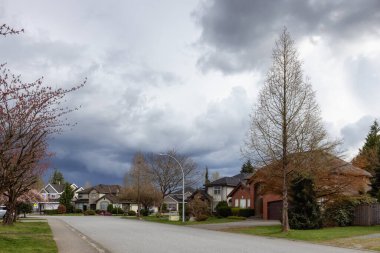 Modern Şehir Banliyölerinde, Mahalle Mahallesi.