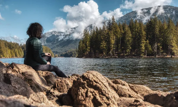 Adventurous Caucasian Woman on the rocks by the water in Canadian Nature Landscape. — Fotografia de Stock