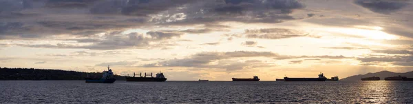 Big Container Ship parked in Burrard Inlet on the West Coast of Pacific Ocean — ストック写真