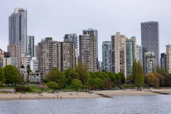 Mieszkalnych domów w pobliżu Stanley Park i English Bay Beach w centrum Vancouver — Zdjęcie stockowe