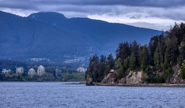 Stanley Park Com Cidade Montanhas Fundo Costa Oeste Oceano Pacífico — Fotografia de Stock