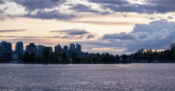 Seawall Runt Stanley Park Med Highrise Buildings Bakgrunden Modern Stads — Stockfoto