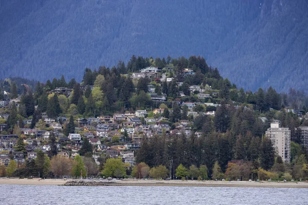 Residential Homes Modern City Mountain Landscape Background North Vancouver British — Φωτογραφία Αρχείου