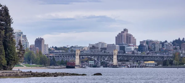 Città Moderna Edifici Spiaggia Burrard Bridge False Creek Sulla Costa — Foto Stock