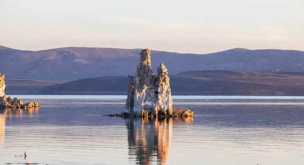 Torri Tufo Formazione Rocciosa Nel Lago Mono Sunny Sunrise Situato — Foto Stock