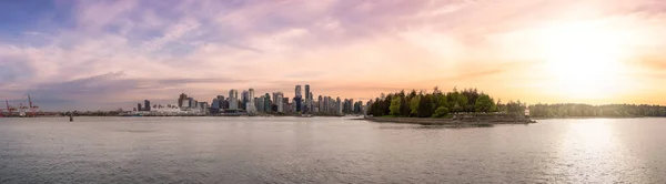 加拿大广场及赤柱公园全景 日落天空艺术渲染 加拿大不列颠哥伦比亚省温哥华市中心 — 图库照片