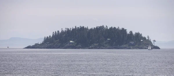 Wyspa Przejściowa Howe Sound Słoneczny Dzień Wiosny Blisko Vancouver Kolumbia — Zdjęcie stockowe