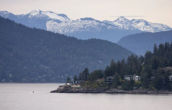 Luxus Házak Sziklás Parton Howe Soundban Patkó Öböl Nyugat Vancouver — Stock Fotó
