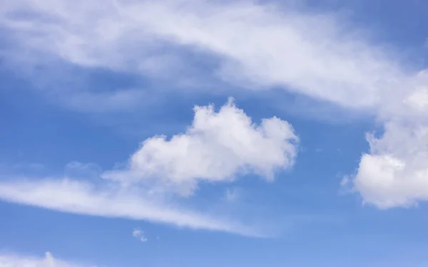 Vista Cloudscape Durante Día Soleado Cielo Azul Nublado Tomado Costa — Foto de Stock