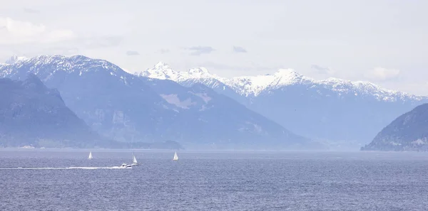Канадский Горный Пейзаж Заливе Хоу Облачное Небо Возле Ванкувера Британская — стоковое фото