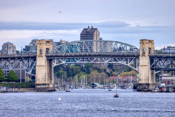 Moderní Město Budovy Pláž Burrard Bridge False Creek Západním Pobřeží — Stock fotografie