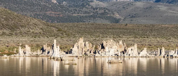 Torri Tufo Formazione Rocciosa Nel Lago Mono Sunny Sunrise Situato — Foto Stock