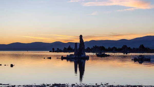 Tufa Torens Rotsformatie Mono Lake Zonnige Zonsopgang Gelegen Lee Vining — Stockfoto