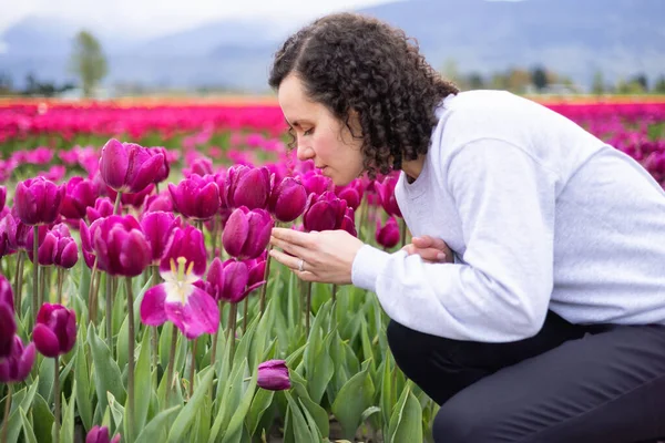 Caucasian Adult Woman Smelling Fresh Tulip Flowers Field Spring Season — Stock Photo, Image