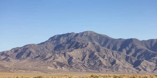 Çöl Dağı Doğa Manzarası Güneşli Mavi Gökyüzü Nevada Amerika Birleşik — Stok fotoğraf