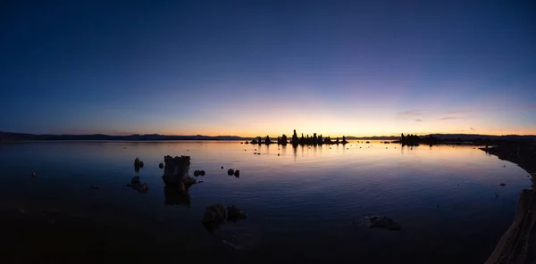 Menara Tufa Formasi Batu Danau Mono Sunny Sunrise Terletak Lee — Stok Foto