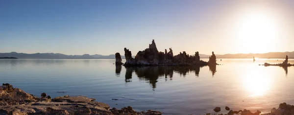 Tufa Torres Formación Rocosa Lago Mono Sunny Sunrise Situado Lee — Foto de Stock